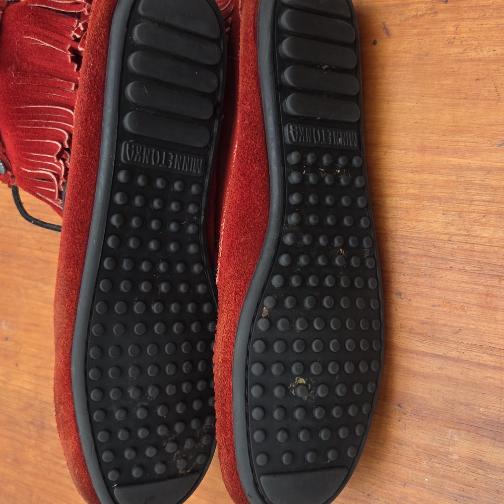 Minnetonka RED Mocassin Lace Up Boots - Picture 6 of 9